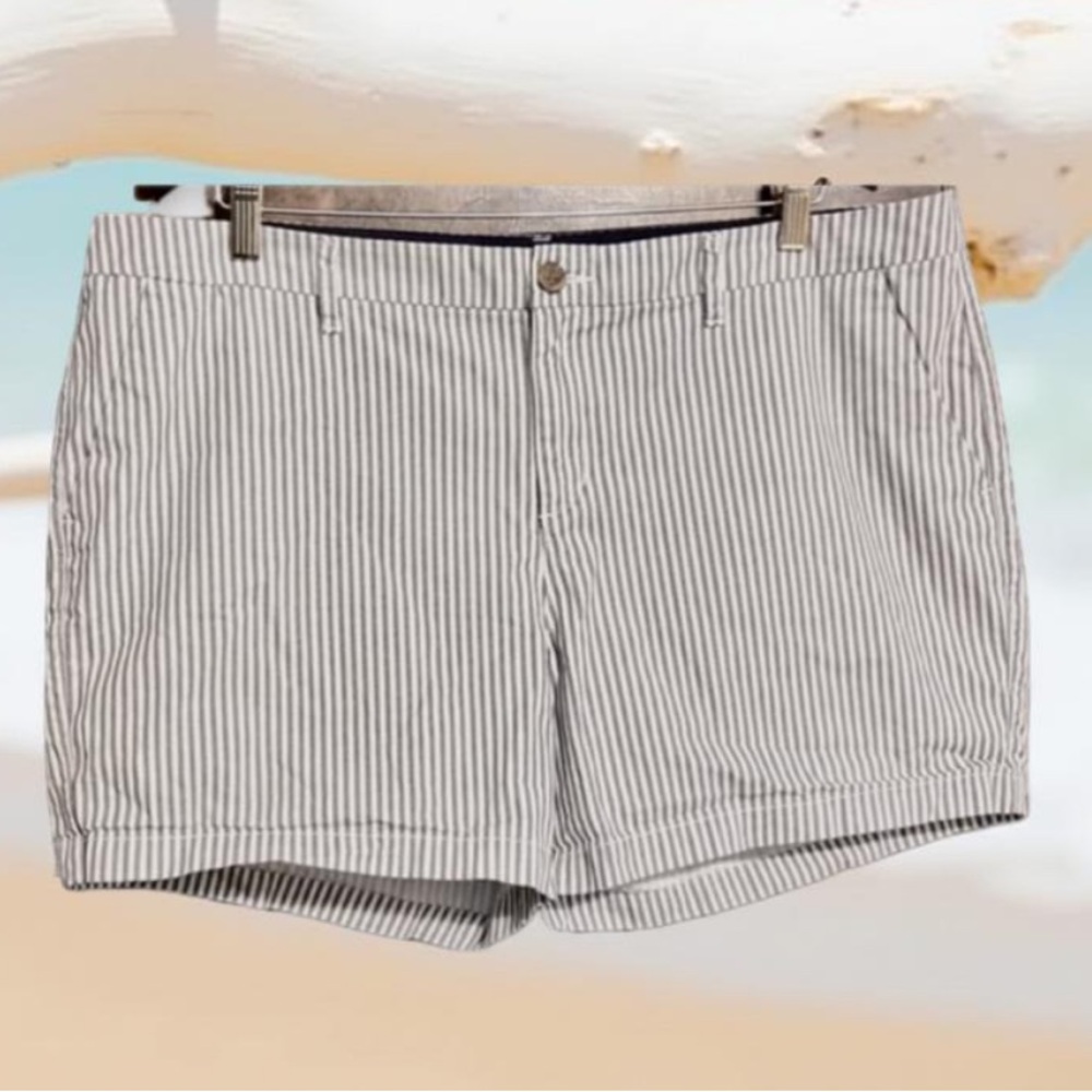 Old navy jean shorts striped  4 pockets & belt loop size 16 / XL